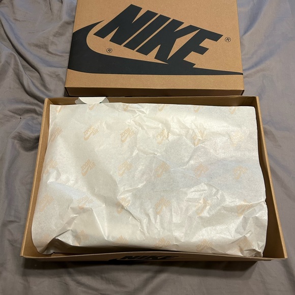 AIR JORDAN 1 ZM
AIR CMFT 2 main image 4